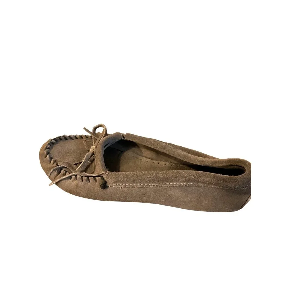 Women’s Minnetonka Size 8 Taupe/Gray/Putty‎ slip on Moccasin